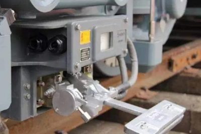 地鐵與高鐵一樣都是采用電力驅(qū)動(dòng)