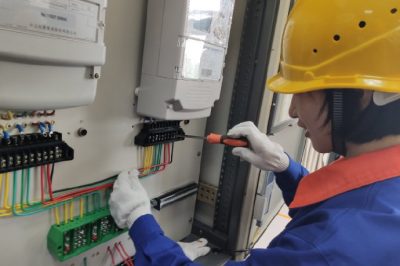 河北電力：電力一姐多奇志，不愛紅裝愛工裝