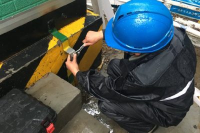 制作箱變接地線，保障設(shè)備增容及時送電