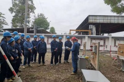 110千伏中回線進行更換老舊、損傷的耐張金具檢修改造