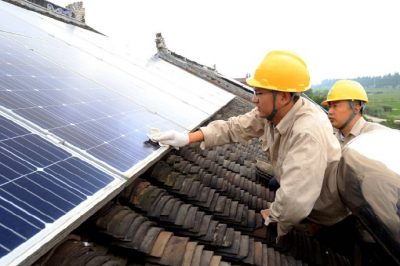 檢查客戶光伏發(fā)電裝置，積極推動分布式電源安全健康發(fā)展