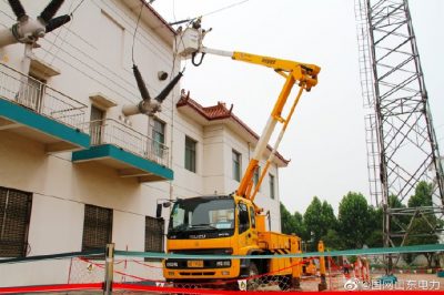 110千伏線路完成99支非耐酸芯棒絕緣子更換工作，消除斷串隱患