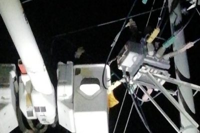 10千伏挑溝線28號(hào)桿的1號(hào)開(kāi)關(guān)A相線夾斷裂進(jìn)行緊急帶電搶修