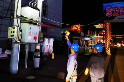內(nèi)丘縣供電公司對(duì)轄區(qū)內(nèi)配電變壓器、高低壓線路進(jìn)行紅外測(cè)溫