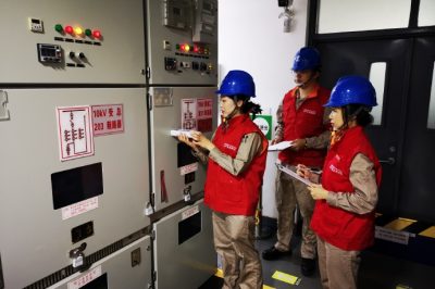 凌莊子變電站進(jìn)行帶電檢測工作