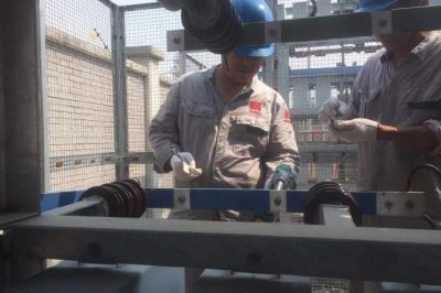 10千伏穎都139線洪中路1號變燒壞變壓器進(jìn)行搶修更換