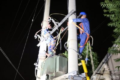 平邑縣供電公司更換高壓電纜、低壓出線等措施進行公變重負荷改造
