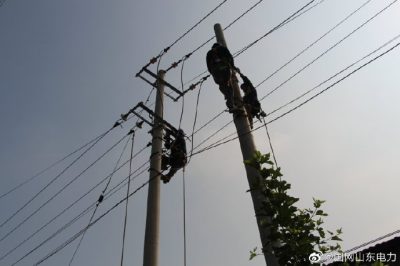 將100千伏安變壓器更換為200千伏安變壓器，提高供電可靠性
