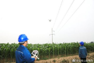 操控無人機近距離的攝錄開關接點-絕緣子表面-導線運行情況