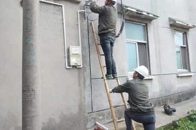 句容供電公司為用戶進行調(diào)壓檢修