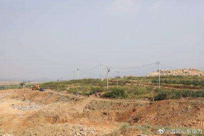 新臺高速平邑出口處加快10千伏線路遷改工作