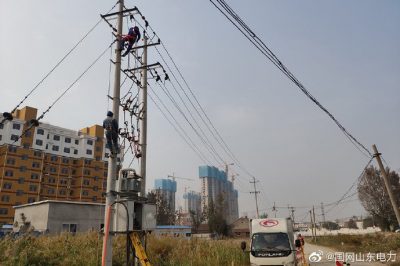 10千伏盛華東線李南支線2號(hào)桿拆除工作
