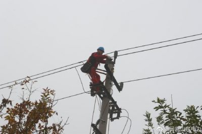 東營區(qū)供電公司完成工業(yè)園丙支線1-15號(hào)桿更換240絕緣導(dǎo)線及金具