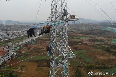 110千伏北花線 北五線12號(hào)至13號(hào)共用鐵塔改遷現(xiàn)場(chǎng)