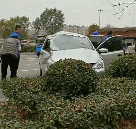 砰！供電職工聽(tīng)到巨響趕緊爬下電桿飛奔…