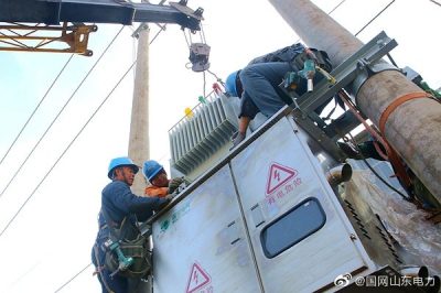 青陽鎮(zhèn)劉家村開展新上200千伏安變壓器施工