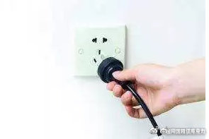 拔插座用左手還是右手？有區(qū)別嗎？