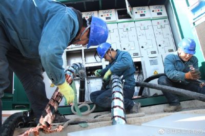 10kV南郊線進行環(huán)網柜安裝工作