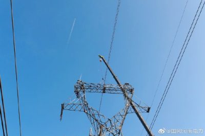 220千伏黃荊線43號(hào)塔升高改造工作