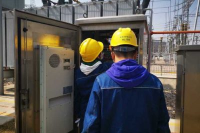 330kV延安變電站匯控柜進(jìn)行全面清掃