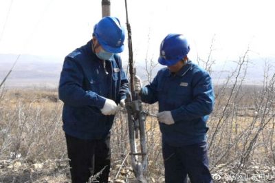 及時修復破損拉線 保障線路運行安全
