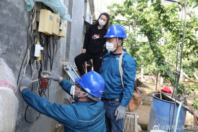 城關(guān)街道月莊櫻桃大棚區(qū)檢修用電線路
