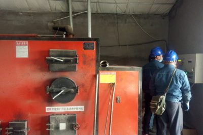 養(yǎng)殖戶故障及時(shí)搶修 保障雞苗取暖用電