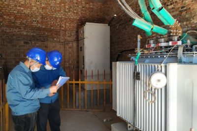 臨清市供電公司幫助企業(yè)巡視檢查電力設備