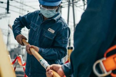 對110千伏開關和YH進行例行檢修試驗