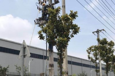 開(kāi)展應(yīng)急項(xiàng)目健緣醫(yī)療配電工程斷路器安裝工作