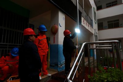 安置點(diǎn)的燈亮了！