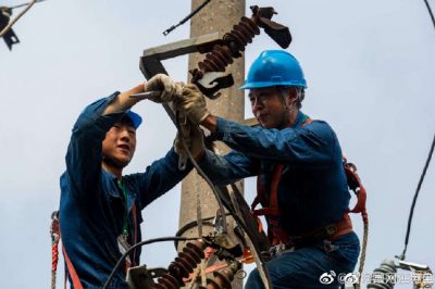 更換老舊電桿、柱上開關(guān)、配變刀閘熔斷器