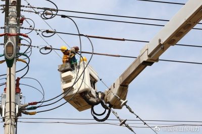 開(kāi)展電桿帶電加裝分段開(kāi)關(guān)工作