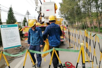 在10千伏孝營線3號桿帶負荷安裝跌落式熔斷器