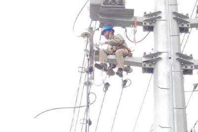 對(duì)103#胡機(jī)線胡寨南3#變線路進(jìn)行架設(shè)