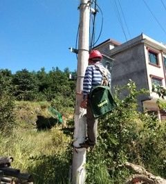 在青山農(nóng)改#2變臺(tái)區(qū)進(jìn)行安全用電稽查