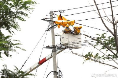 10千伏董集線11號桿為大戶村新建150千伏安配變臺區(qū)帶電打火