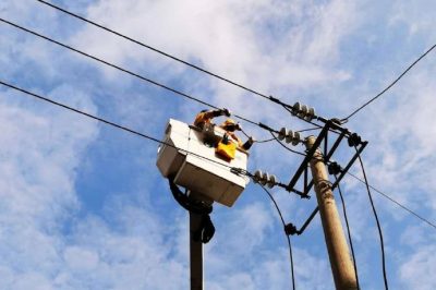 在10千伏橫姜線橫362元創(chuàng)機械廠支#03桿帶電搭頭