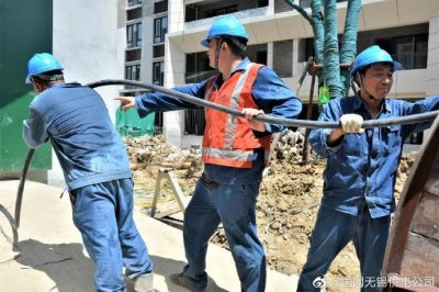 堅(jiān)守一線搶修保電，他們不服“暑”