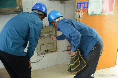 開學(xué)在即對(duì)學(xué)校重點(diǎn)檢查變壓器、配電室、插座等是否存在故障