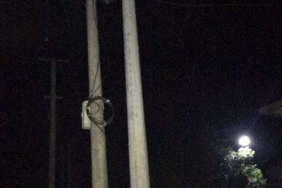 國網(wǎng)藍(lán)山供電公司晚上利用用電高峰期進行安全夜巡工作