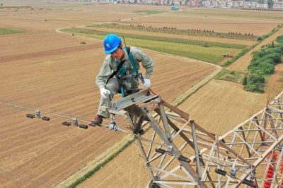 主網(wǎng)“修補(bǔ)匠”，為線路設(shè)備披上“防塵衣”