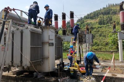 暴雨致部分電網(wǎng)線路和設(shè)備停運爭分奪秒組織搶修