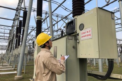 開展變電站安全巡視，確保設(shè)備安全運(yùn)行