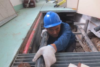 對(duì)10千伏開關(guān)柜的一次設(shè)備、二次設(shè)備敷設(shè)電纜