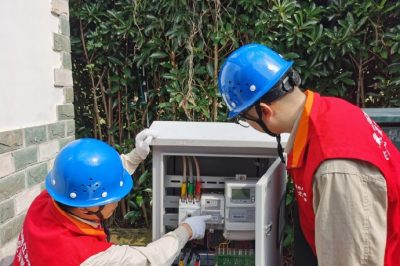 開展供電設(shè)備巡視??力?！半p節(jié)”用電安全