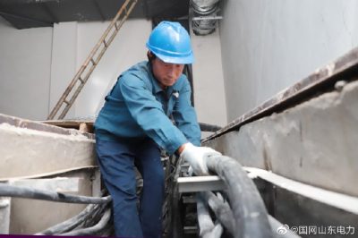 鋪設(shè)高壓電纜2300米，低壓電纜1100米