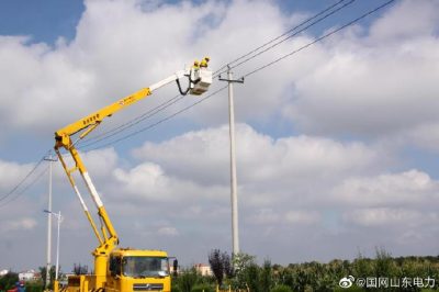 在10千伏宋西線集西支線對(duì)老舊絕緣子進(jìn)行換新