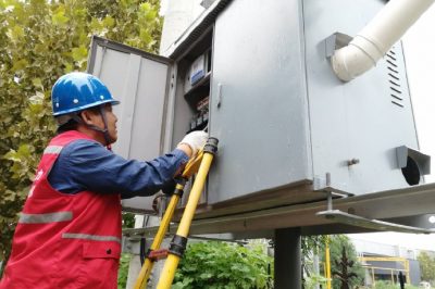 對(duì)張莊村電表接線、表計(jì)安裝、關(guān)口表線路、低壓側(cè)開(kāi)關(guān)等進(jìn)行檢查