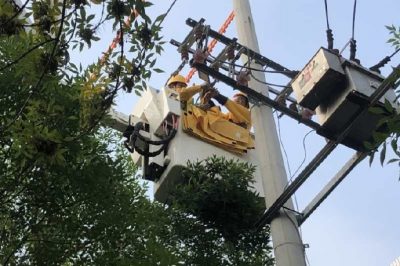 對10千伏獻生595線帶電更換引流線